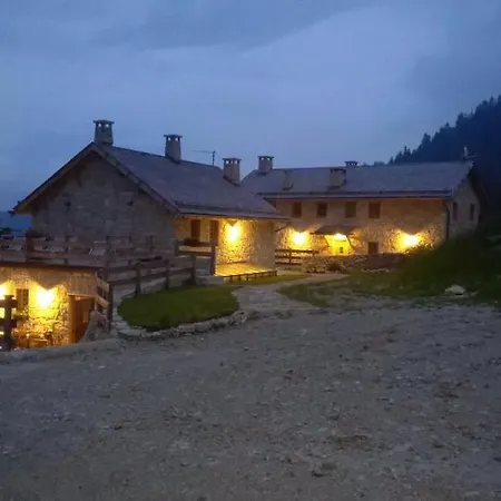 Guest house Baiti Parvia